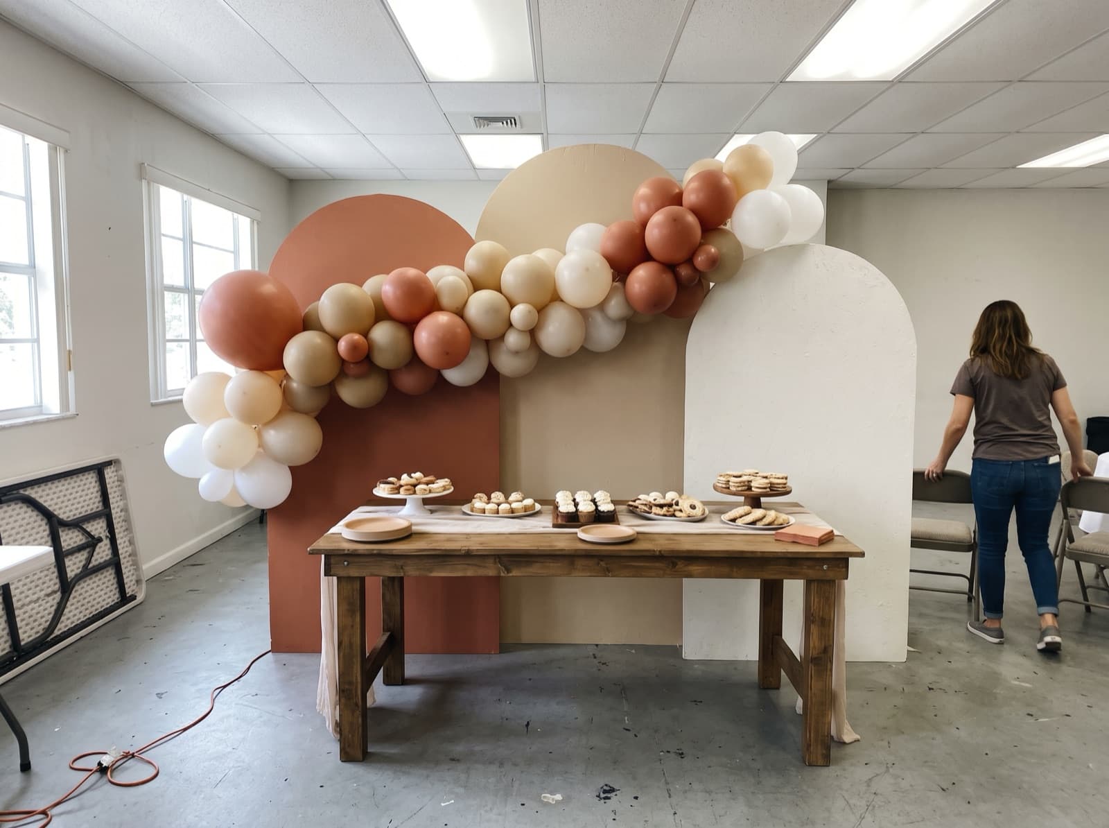 Chiara arched backdrop trio with a balloon garland
